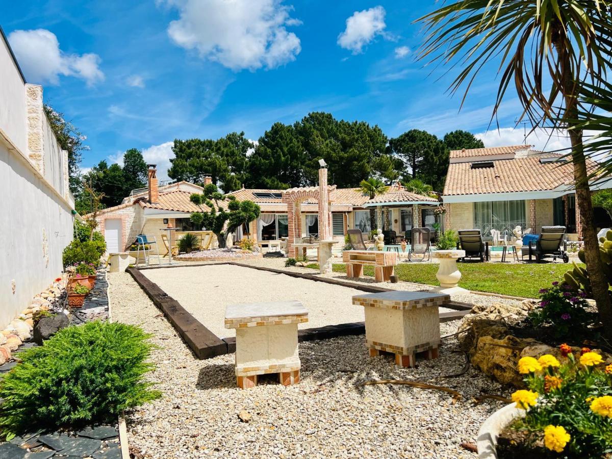 Le Mas Des Mathes, Chambres D'Hotes, Studios Les Mathes ภายนอก รูปภาพ